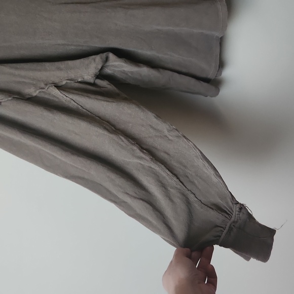 Free People distressed top XL - Picture 4 of 5